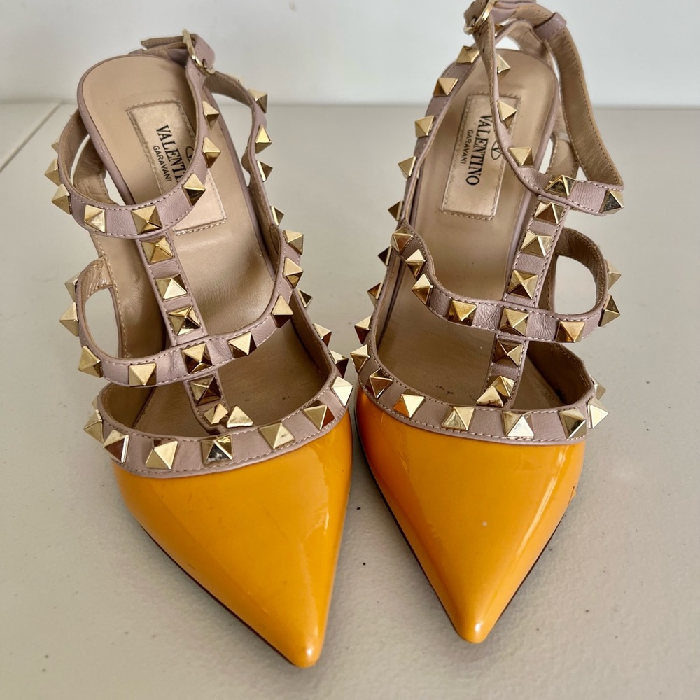 Valentino Studded pumps in orange size 34